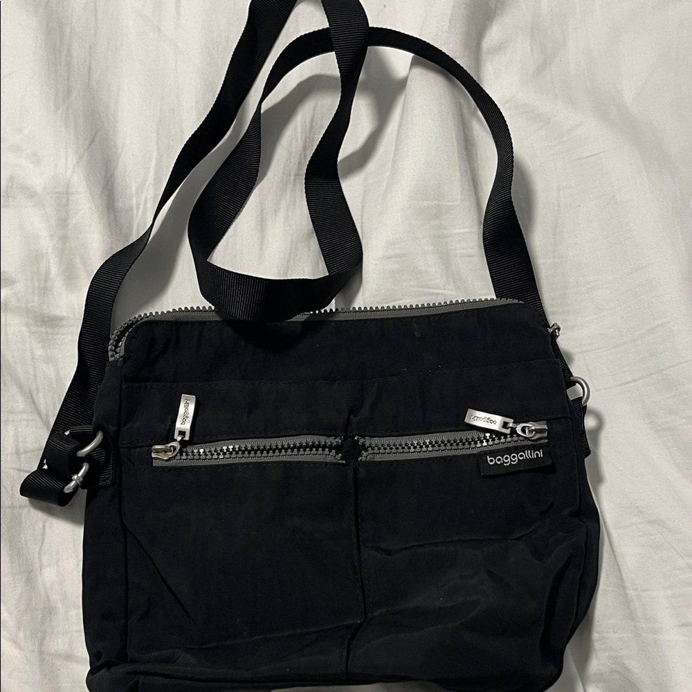 Baggallini black cross body.